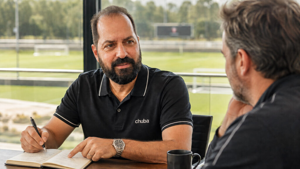 Adrián Tschubarov facilita una sesión individual de coaching ejecutivo para líderes y profesionales de alto rendimiento.